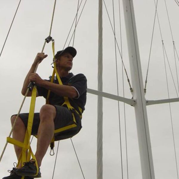 topclimber-solo-mastklimmen-veilig-naar-de-top-van-de-mast-maru-watersport